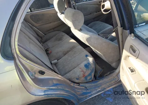 1998 Toyota Corolla Le z USA, uszkodzony, nr VIN 2T1BR18E5WC004581